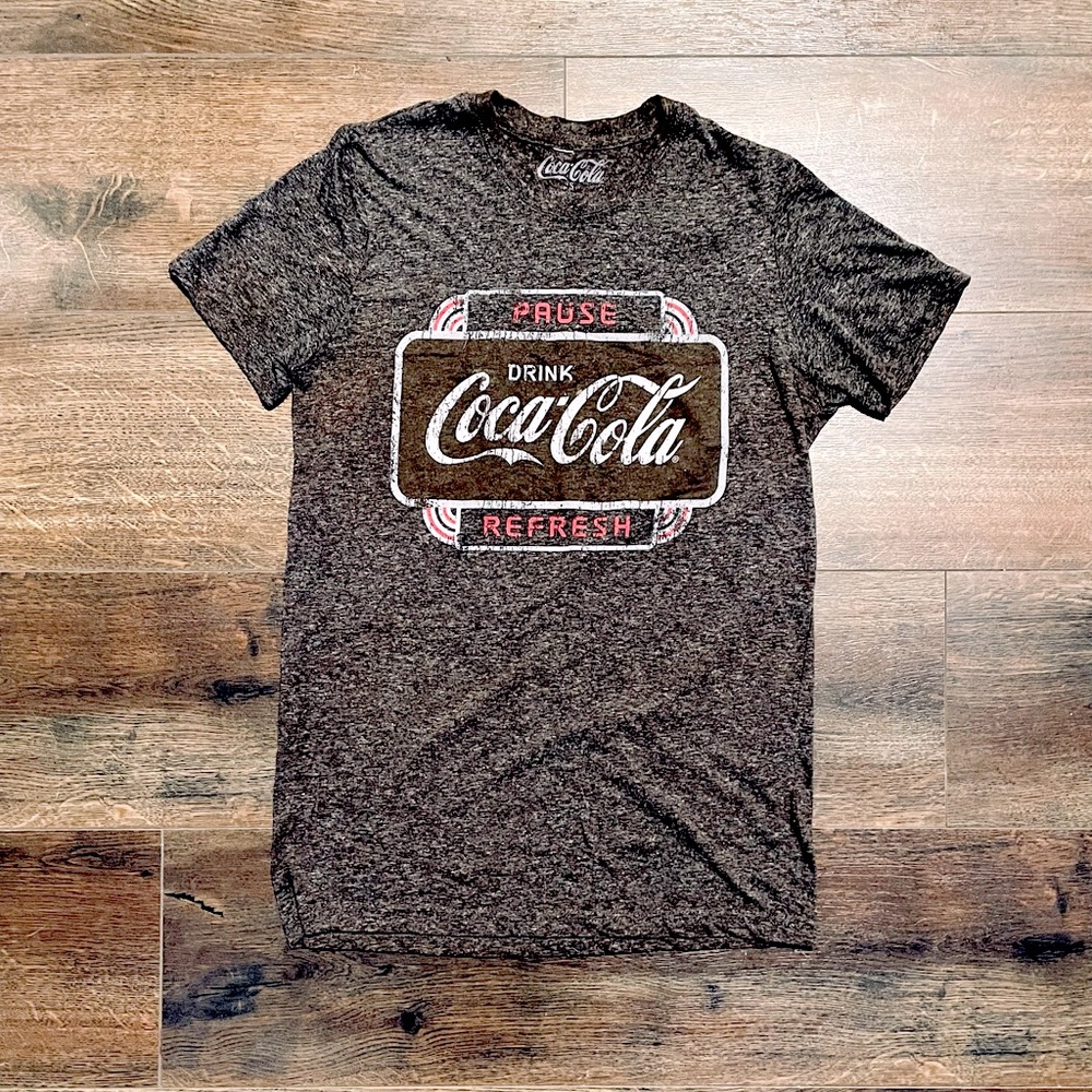 3/30$ Coca Cola tee, EUC